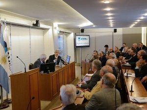 ADIMRA recibi� a Juli�n Dom�nguez