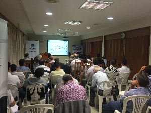 Charla "Perspectivas Econ�micas y Competitividad Industrial" en Las Parejas 