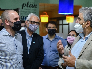 El ministro Guzm�n visit� ADOX, empresa socia de ADIMRA