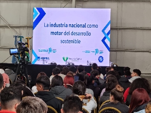 F�bricas y Escuelas, de la mano