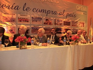 Encuentro ?MINER�A LE COMPRA AL PA�S?