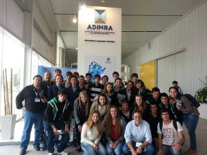 Escuelas t�cnicas visitaron ADIMRA ? EMAQH 2013