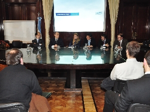 Avanzan mesas de trabajo por sustituci�n de importaciones en Petroleo y Gas